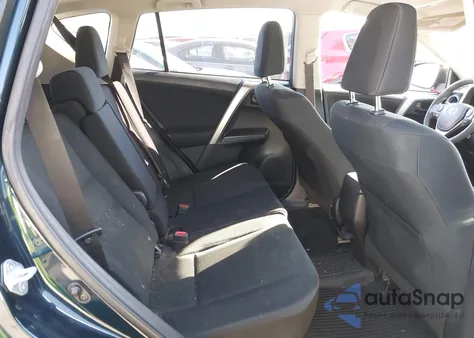 2017 Toyota Rav4 Le z USA, uszkodzony, nr VIN JTMBFREVXHJ710903